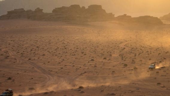 Wadi Rum: Lawatan Safari Padang Pasir + Hidangan Penuh