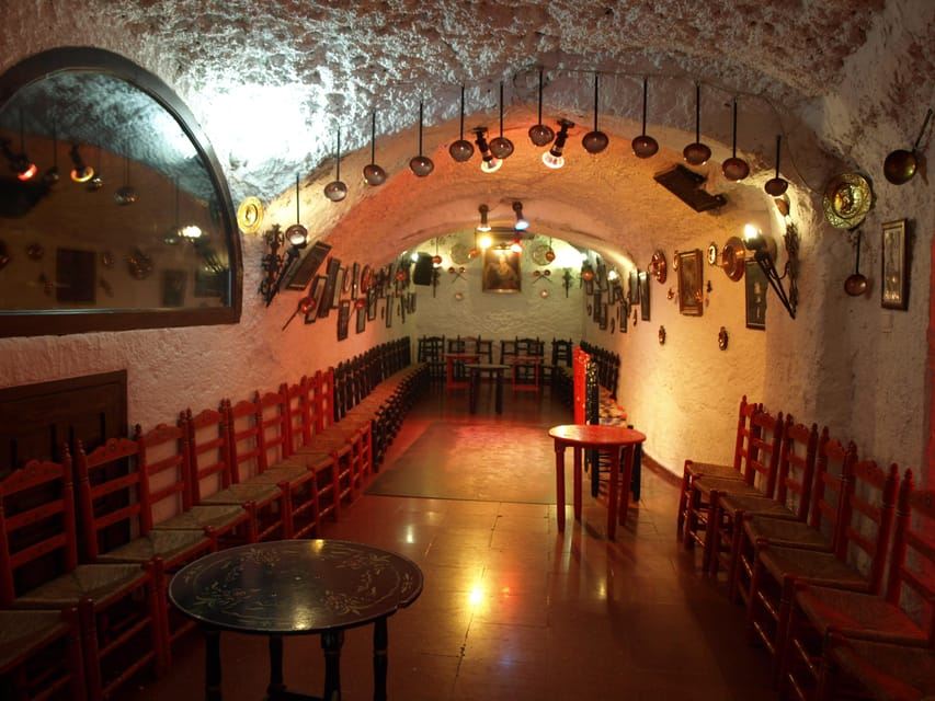 Granada: Sacromonte Caves Flamenco Show with Dinner