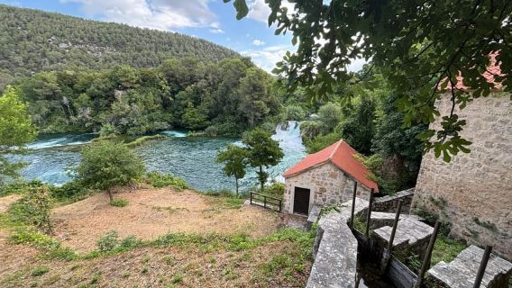 Tour pomeridiano alle cascate di Krka, con guida e ingresso inclusi