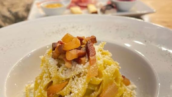 Rome: Private Food Tour by the Vatican with Fine Wine