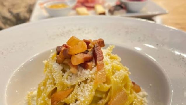 Rome: Private Food Tour by the Vatican with Fine Wine