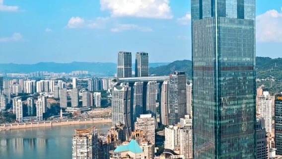 重慶両江ナイトツアー+高層展望+長江ロープウェイ：英語ガイドがご案内する8D山街歩きツアー