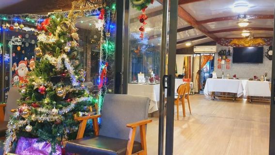 Hue: Canzone popolare sulla barca drago del fiume dei Profumi con cena