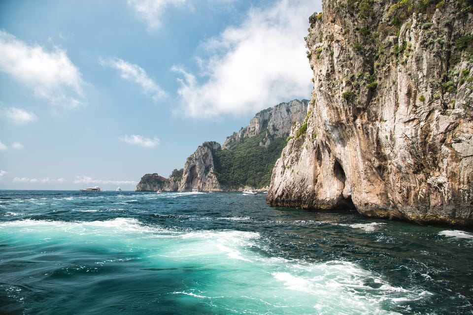 Capri: Island Sightseeing Tour with Blue Grotto Stop
