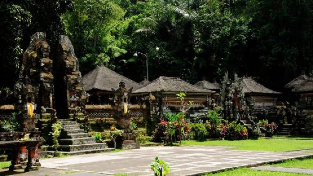 Ubud: Kolam Infiniti Cretya, Air Terjun Tersembunyi & Tokong Air