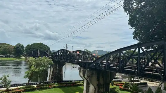 泰國北碧府桂河大橋+死亡鐵路一日遊【死亡鐵道坐火車曼谷出發】