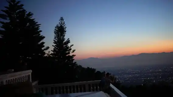 清邁看素貼山日出+雙龍寺+清邁大學+射擊體驗+塔佩門一日遊