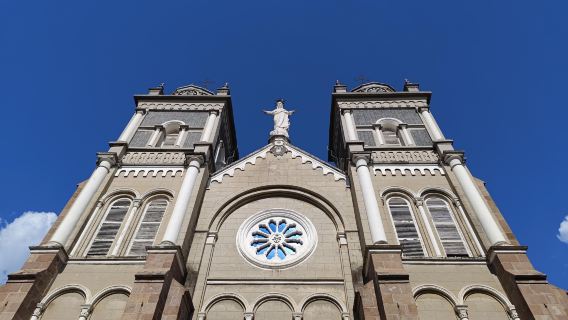 Однодневный тур в Уху (Аньхой) с посещением тематического парка Fantawild Oriental Heritage и артистического городка Jiuzi, включая индивидуальный трансфер/аренду автомобиля с водителем, доступно обслуживание на китайском и английском языках