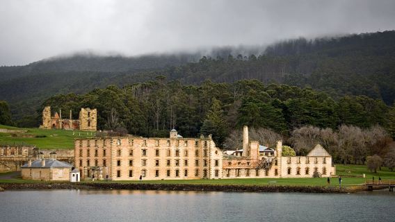 Xe buýt đưa đón di tích lịch sử Cảng Arthur [có thể chọn đón tại sân bay/có thể chọn khứ hồi hoặc một chiều/có thể chọn bao gồm vé vào cổng Cảng Arthur]