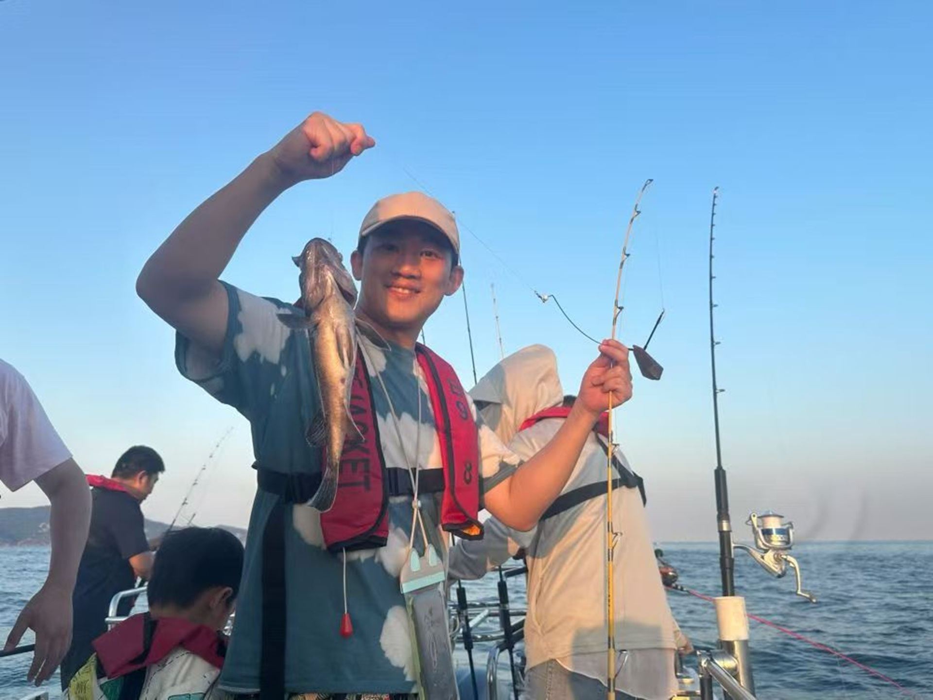 [Dalian] Courtyard Yacht & Segelboot Club (Yacht-Sightseeing + Hochseeangeln + Neue maritime Erlebnisse entdecken)