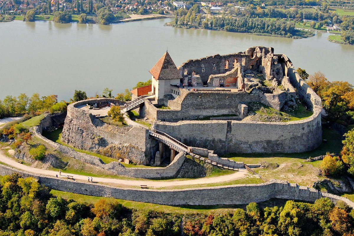 บูดาเปสต์ - เซนต์แอนดรูว์ (เซนเทนเดร) + ปราสาทวิเชกราด + ถนนเลียบแม่น้ำดานูบ