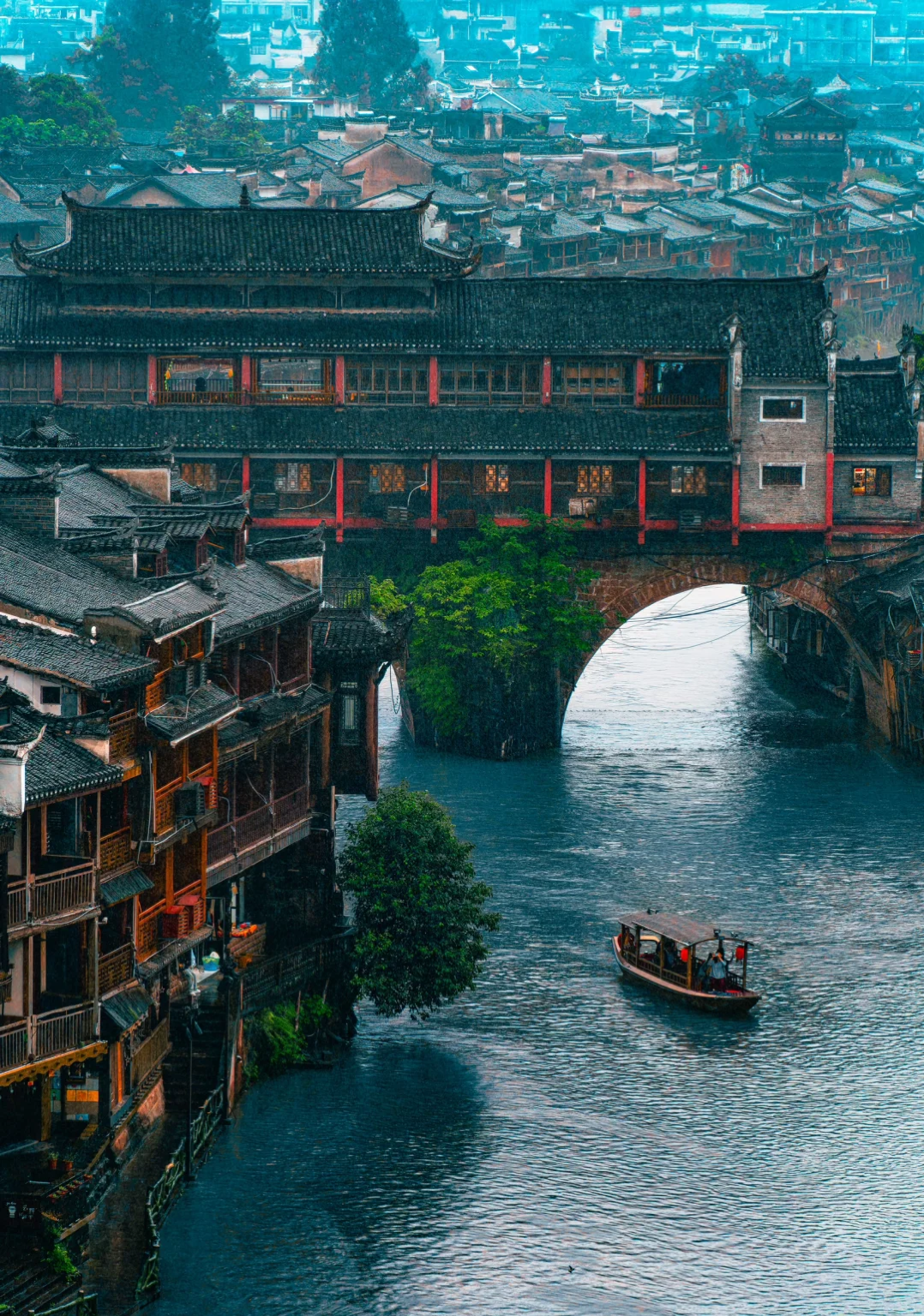 Zhangjiajie to Furong & Fenghuang Ancient Towns Private Day Tour