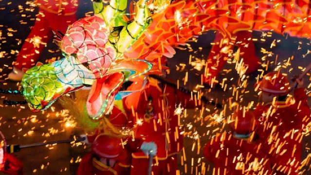 Perjalanan sehari 9 jam sewaan peribadi dari Guiyang, Guizhou ke Kaunti Pingtang + Tarikan Pelancongan Mata Langit & Bandar Lama Qingyan/Pengecasan Pantas