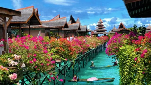 Lawatan Sehari Semporna Pulau Mabul Kapalai MBW Rumah Air Snorkeling Selam Skuba Memancing Selam Skuba Malaysia