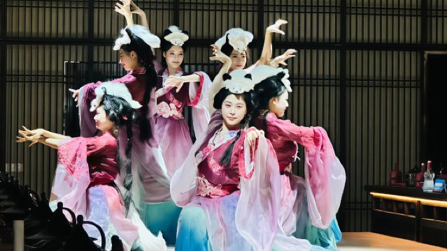 Millennium Qilu Rhyme, Ký Ức Tiệc Xem Trọn Đời, Trải Nghiệm Yến Tiệc Hoàng Gia Đắm Chìm