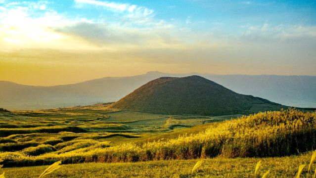 九州熊本＋阿蘇火山＋草千里＋阿蘇ボーイ列車ワンデーツアー