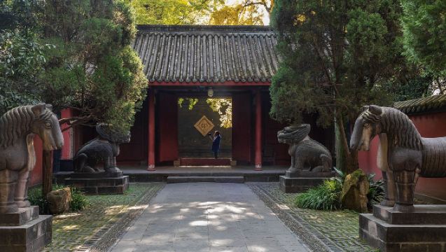 Chengdu Wuhou Shrine Museum Private English Tour | Door-to-Door Pickup Within 3rd Ring Road + 1.5-Hour Professional Guide