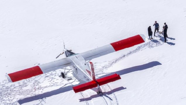 クック山タスマン氷河ヘリコプター/スノープレーン オプションで2機飛行高空観光体験（雪山着陸含む、複数回選択可能）