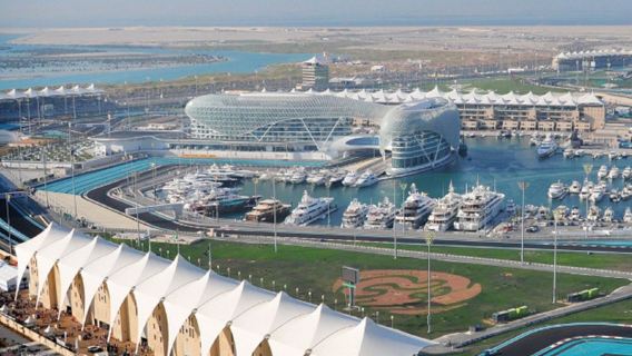 Yas Marina Pisti'nde bir Formula 1 pistinin cazibesini deneyimleyin.