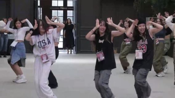 Lawatan Sehari Kumpulan Kecil Pengalaman KPOP dengan Panduan Profesional dan Rakaman Video di Seongsu-dong, Seoul