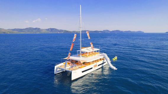 Excursión de un día en yate "Orange Cruise" a las tres islas deshabitadas de Pattaya: Isla Bambú, Isla del Bosque e Isla de los Monos