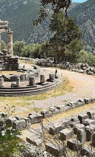 Round-trip from Athens to Delphi Archaeological Site + Archaeological Museum + Arachova 1-day tour