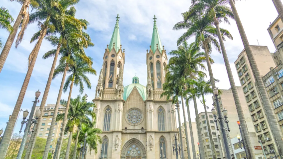 Passeio a pé pelos pontos turísticos mais populares de São Paulo com 5 horas de duração, inclui guia/grupo pequeno
