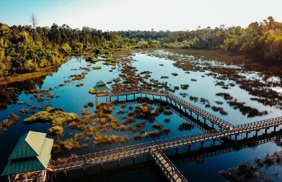 汶萊詩里亞一日遊【十億桶紀念碑+天空之鏡】