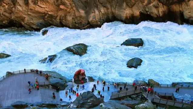 香格里拉虎跳峽一日遊+【上虎跳峽+長江第一灣】7-17人小團