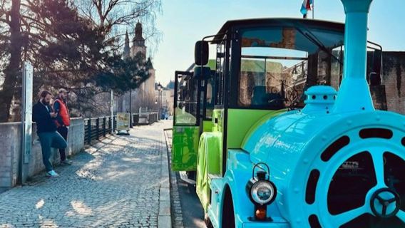 Treno urbano nel centro storico di Lussemburgo