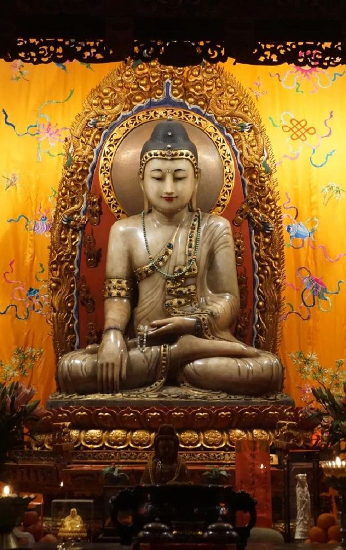 Классический однодневный тур: Восточная жемчужина + Храм Нефритового Будды + Сад Юй Юань и храм Чэнхуанмяо + Набережная Вайтань + Ночная прогулка по реке Хуанпу