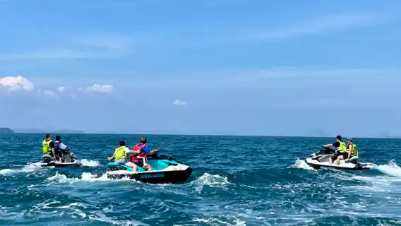 ทัวร์ขับเรือยนต์เที่ยวทะเลภูเก็ตด้วยตัวเอง (เที่ยว 6 เกาะ/มีครูฝึกมืออาชีพดูแลความปลอดภัย/มีเรือให้เลือกหลายรุ่น)