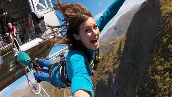 Queenstown Nevis bungee/High-altitude Swing/Super Slingshot (with video and filming)