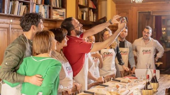 Pizza and gelato making class with  unlimited wine