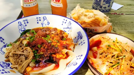 Recorrido gastronómico y a pie por la ciudad de Xi'an: Calle Sajinqiao, Muralla de Xi'an, Yongxingfang