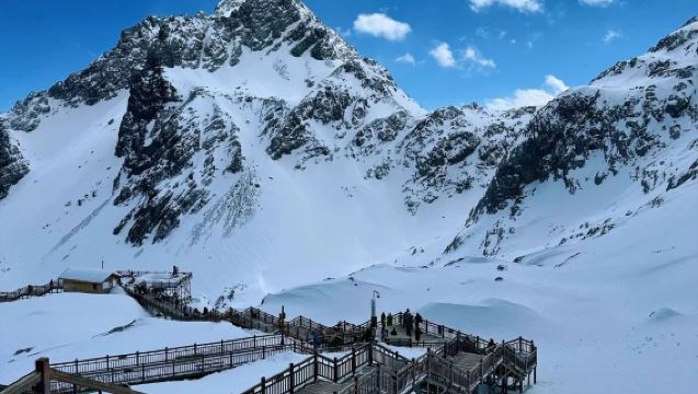 Jade Dragon (Yulong) Snow Mountain Golden Sunrise Day Tour with Hotel Transfer for Foreign Tourists