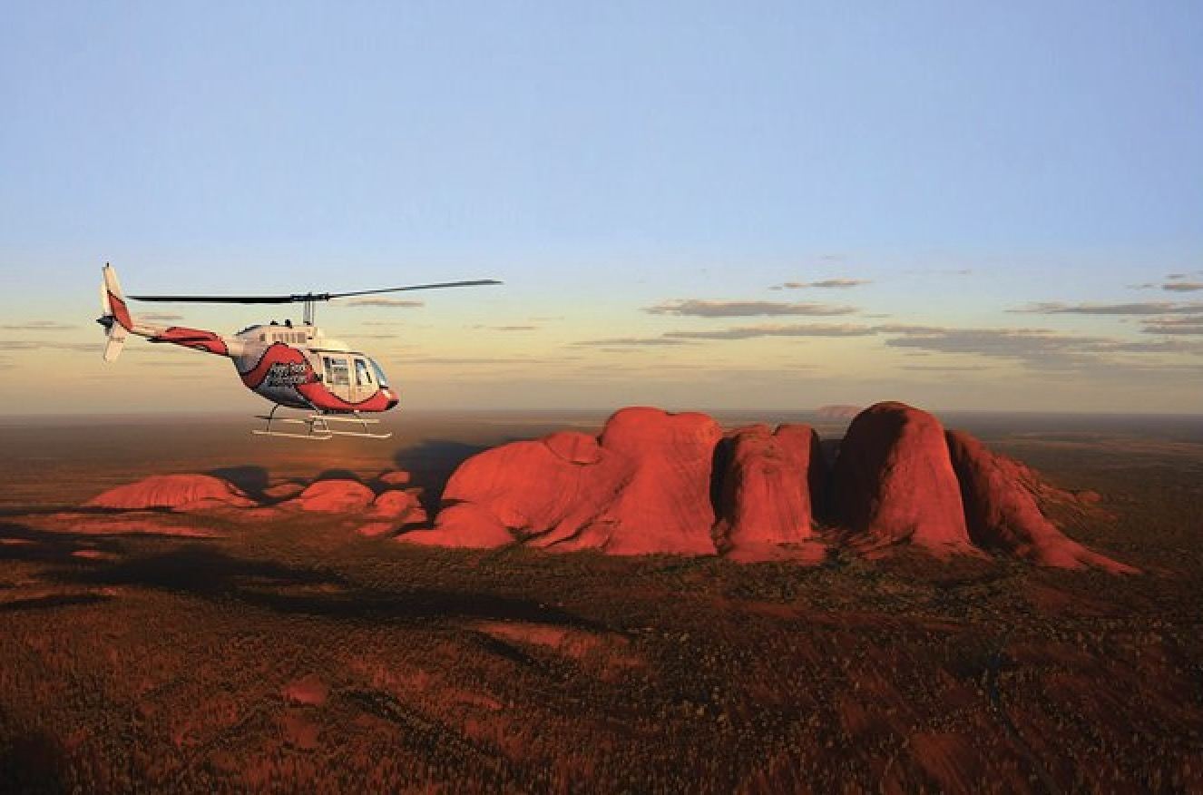 Tour in elicottero di Uluru [Scelta tra più rotte + diverse durate disponibili + possibilità di aggiornare al volo al tramonto + trasferimento dall'hotel designato]
