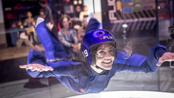 Trải nghiệm bay lần đầu của iFLY Houston-Woodlands