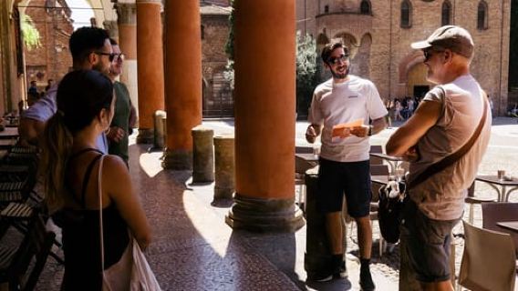 Bolonia: Recorrido gastronómico a pie con un guía local