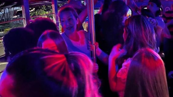 Medellín: Chiva Rumbera con guía turístico, Mirador de Las Palmas, Provenza y Calle 33