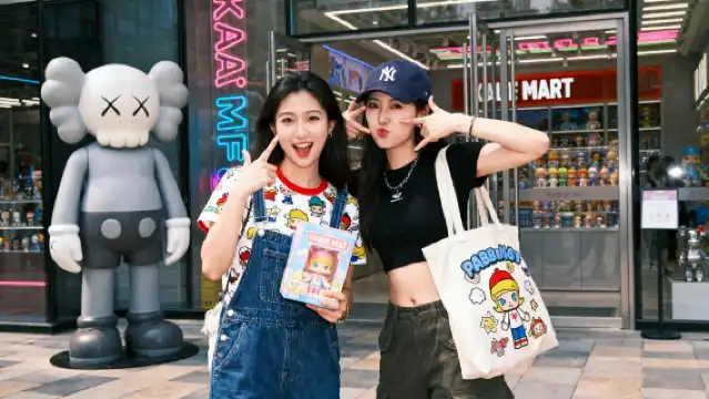 北京三里屯旅拍【跟拍攝影親子照情侶閨蜜兒童跟拍家庭旅拍】