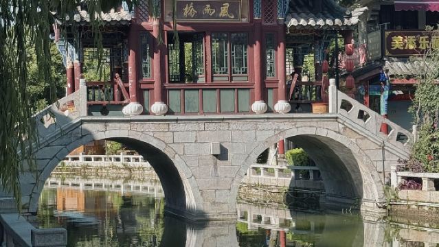 Однодневный тур с англо-китайским обслуживанием: древний город Ижэнь в Чусюне, земляные леса Юаньмоу и Ланбапу в провинции Юньнань