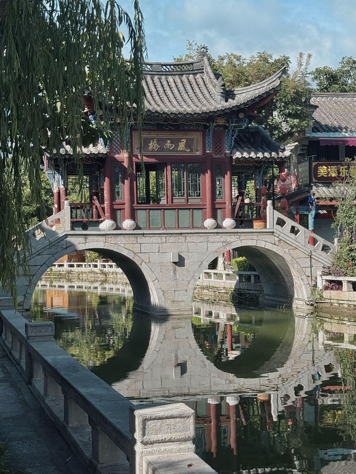 Однодневный тур с англо-китайским обслуживанием: древний город Ижэнь в Чусюне, земляные леса Юаньмоу и Ланбапу в провинции Юньнань