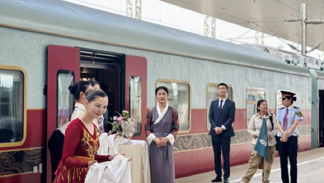 Kereta Api Mewah New Orient Express 16 Hari 10 Hari Urumqi + Turpan + Tasik Sayram + Altay - Perjalanan Eksklusif Tiada Tandingan di Xinjiang