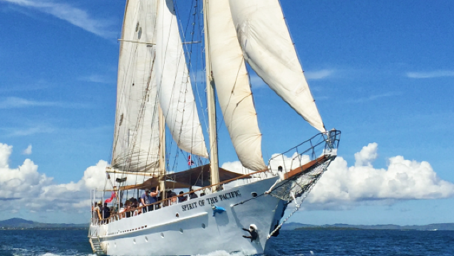 Captain Cook Cruises Fiji 1-Day Tour to Islands and Coral Reefs [Including Lunch]