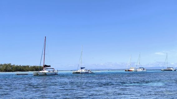 1-day tour in Mauritius - Gabriel Island, Flat Island & Gunner's Quoin catamaran cruise [snorkeling/swimming/BBQ lunch]
