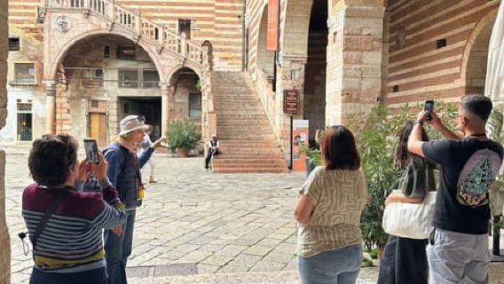 Verona: Arena & Historic Center Walking Tour