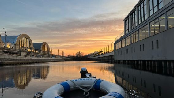 Riga: Sunset Boat Cruise with Drink & Audio Guide