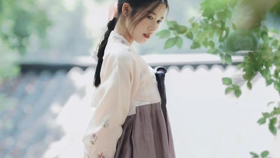 Photoshoot at Gyeongbokgung Palace in Seoul, Korea (costume rental + style of your choice + quality outfits + premium service)