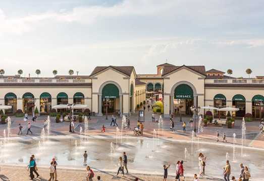Roundtrip Bus Transfer from Milan to Serravalle Designer Outlet